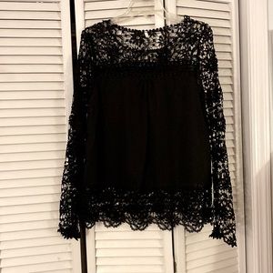 Gorgeous Lace sleeved shirts. Size: XL